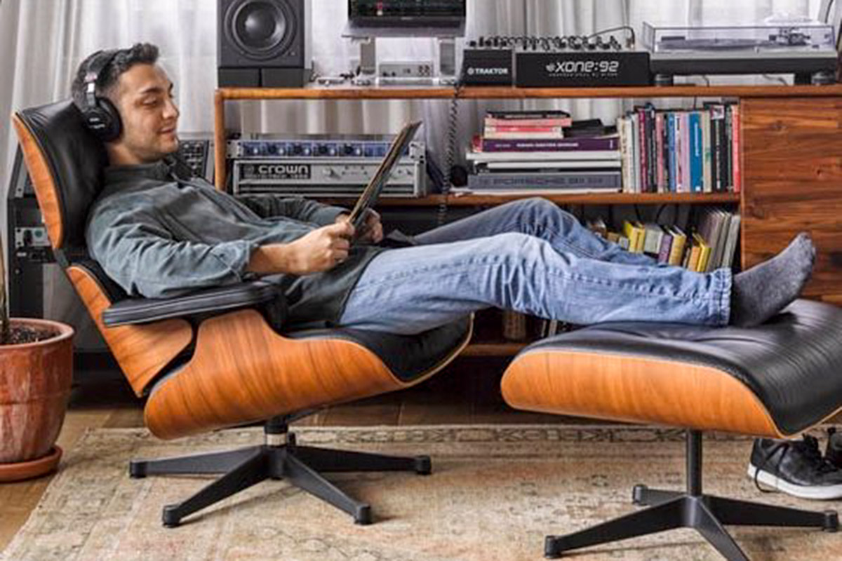 Recommend a comfortable gaming lounge chair: Eames Lounge Chair Replica