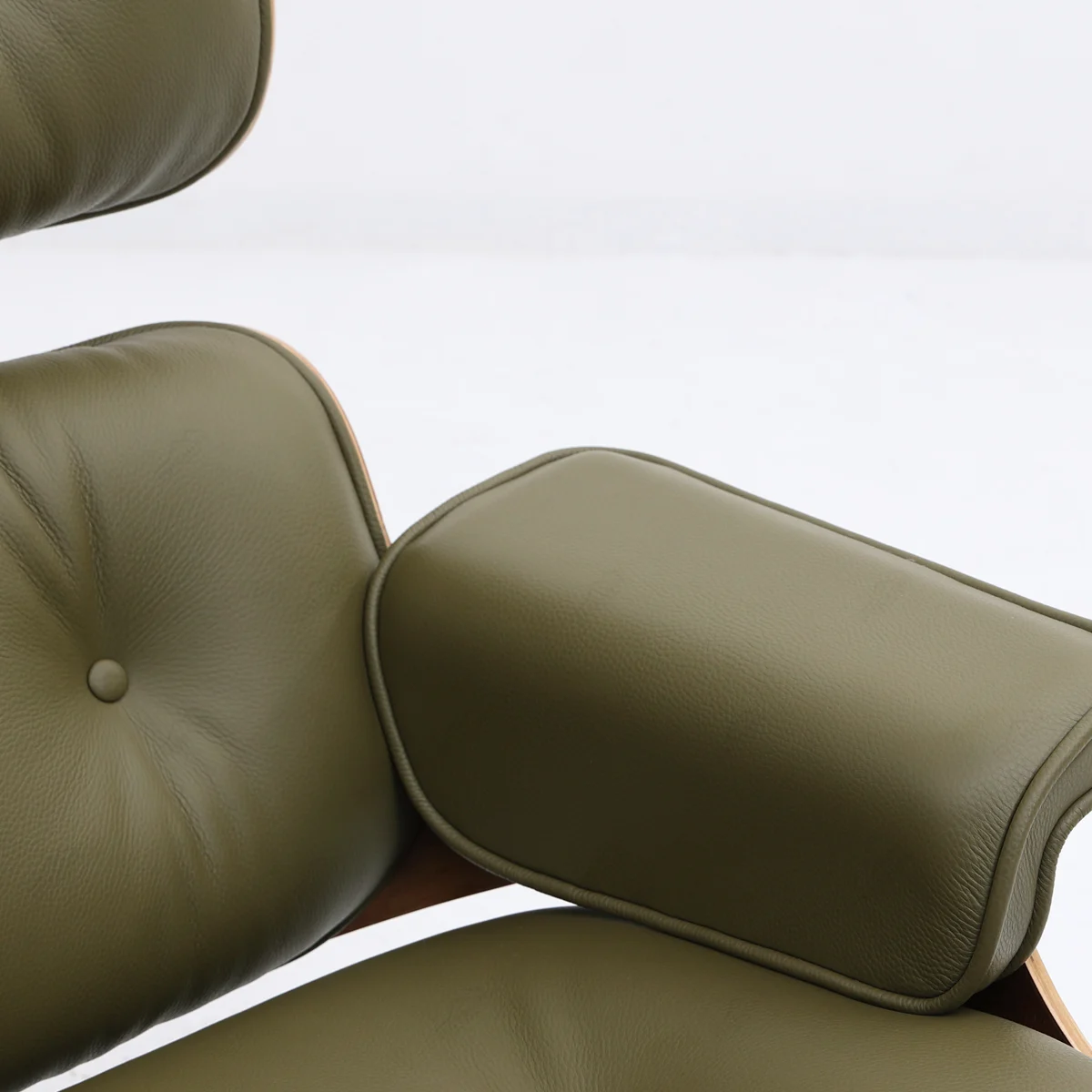 EAMS Lounge Chair and Ottoman in Top Grain Leather FA331-ITL