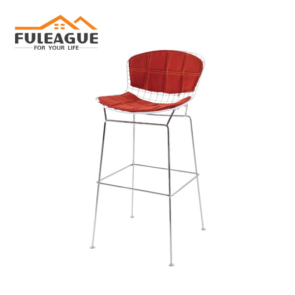 Bar chair with steel frame and soft leather pads
