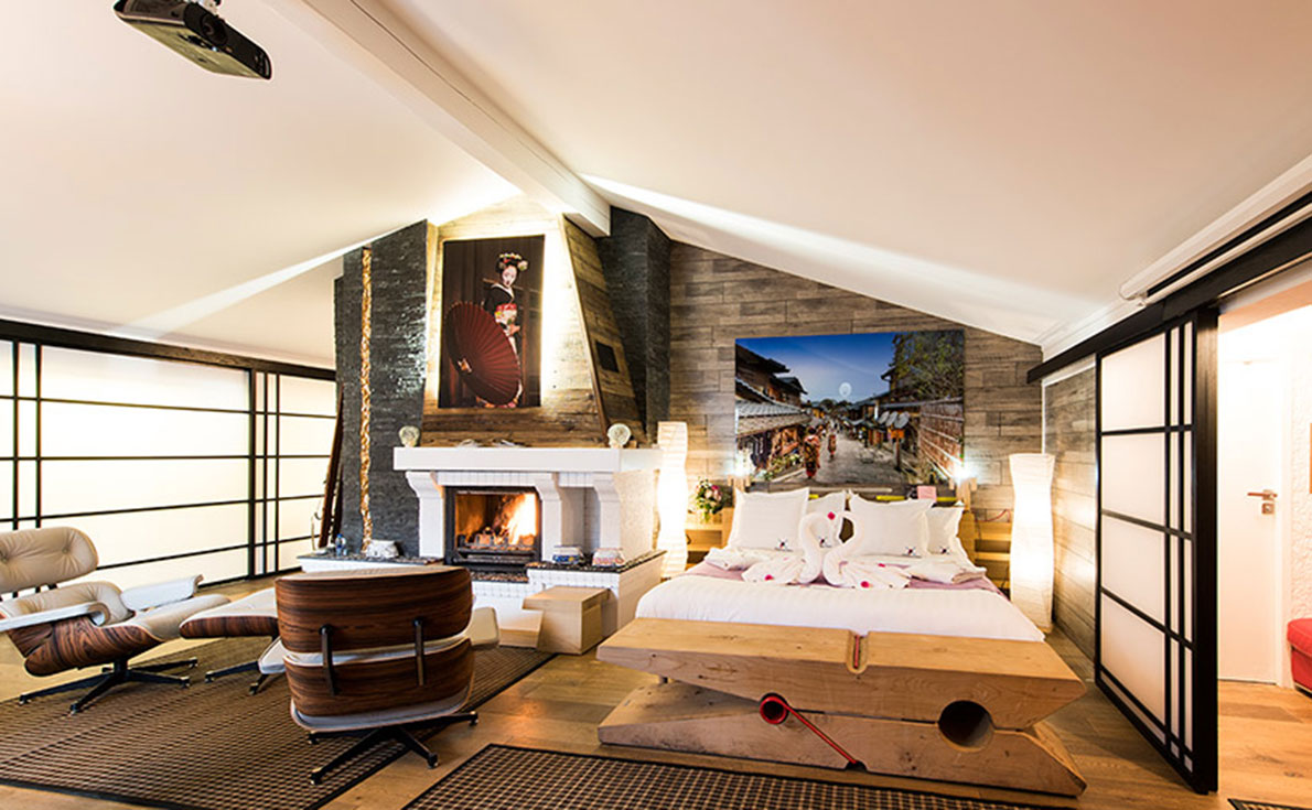 fuleague-eames-lounge-chair-in-the-room-of-of-snow-lodge-hotel-courchevel-1850-france