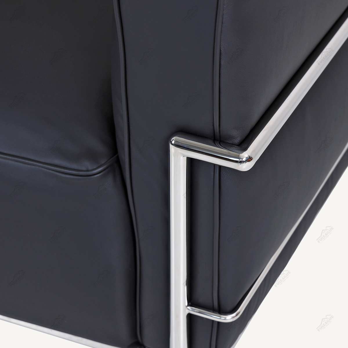 Le Corbusier LC3 Armchair Replica in Genuine Leather FA336-1S-L