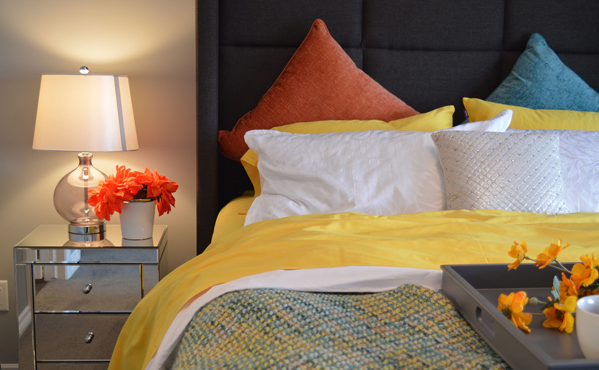 What Are the Precautions for the Purchase and Installation of the Night Table Lamp for Bedroom?